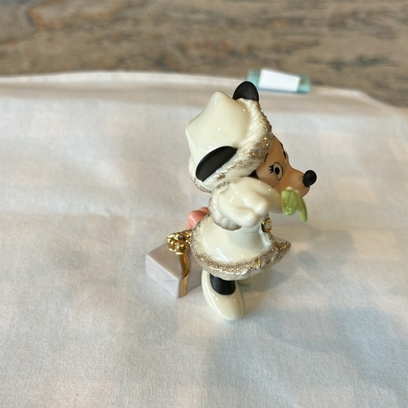 Disney’s Lennox Minnie mouse Christmas wish for buy one and a half inches - Picture 4 of 7